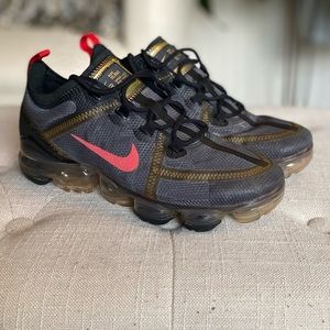 Nike Air VaporMax 2019 Black Metallic Gold sz 8 wm
